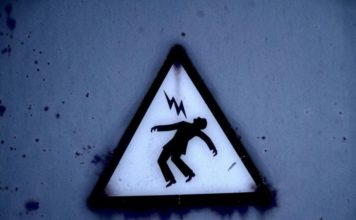 В Запорожье молодого парня убило током