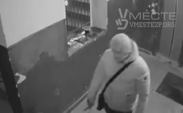 В запорожском подъезде засняли двоих мужчин при свете фонарей (ВИДЕО)