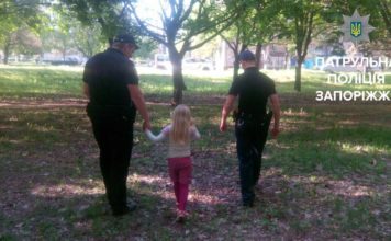 Пьяная запорожанка оставила свою дочь в сомнительной компании (ФОТО)