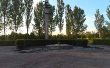 В Запорожье разобрали военный мемориал (ФОТО)