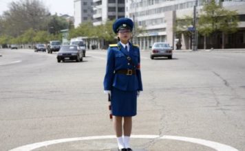 Девочка-регулировщик сможет удивить запорожцев (ВИДЕО)