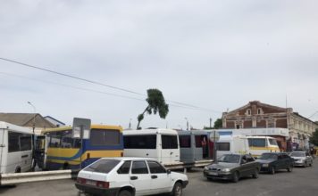 Над Центральным рынком Мелитополя «нависла» серьёзная угроза (ФОТОФАКТ)