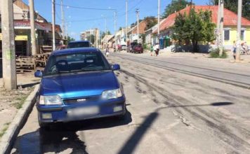 Пороблено в Запорожье: водитель разбил автомобиль об торчащий из дороги люк, — ФОТОФАКТ