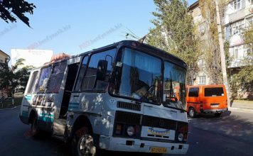 В Бердянске едва не перевернулся пассажирский автобус (ФОТО)