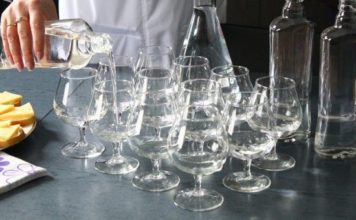 Запорожские налоговики изъяли спирта на 100 тысяч гривен