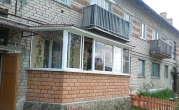 Депутат от провластной фракции хочет снести в Запорожье балконные пристройки