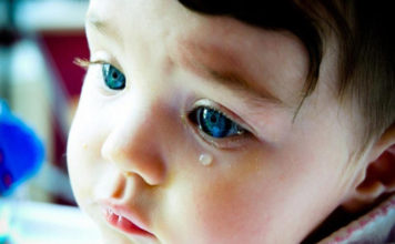 В центре Запорожья женщина наблюдала, как замерзает её ребёнок (ФОТО)