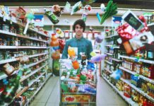 В Запорожской области иностранные покупатели посетили сельский магазин (ФОТОФАКТ)