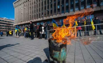 В Запорожье прошел траурный митинг (ФОТО, ВИДЕО)