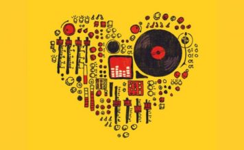 Запорожские студенты организовали яркий флешмоб в центре города (ВИДЕО)