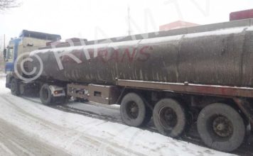 На дороге в Мелитополе застряла перегруженная фура из другой области (ФОТО)