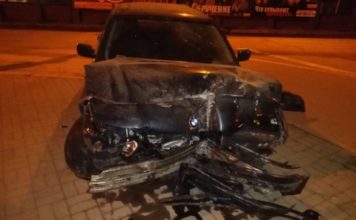 В центре Запорожья разбилась иномарка (ФОТО)