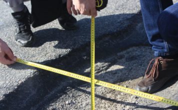 В Запорожье автоактивисты «восстали» против ям и чиновников (ФОТО)