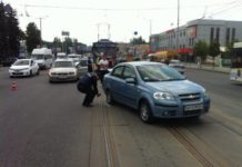 На трамвайной линии в Запорожье случилось ДТП (ФОТО)