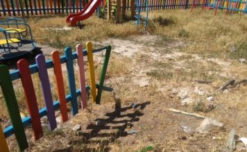 В Запорожской области водитель «Жигулей» протаранил детскую площадку (ФОТО)