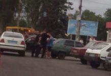 В Запорожье неадекватный водитель сбил пешехода на переходе и пытался скрыться (ФОТО)