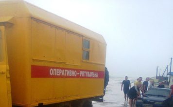 С пляжей на запорожском курорте экстренно эвакуировали людей (ФОТО)