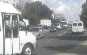 Водителям на заметку: на дорогах в сторону Бердянской косы образовались километровые пробки (ФОТО)