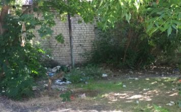 В Запорожской области детскую площадку превратили в свалку (ФОТО)