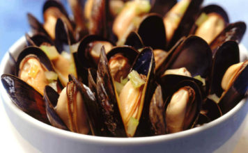 Деликатесы запорожского курорта: как готовить азовских мидий (ВИДЕО)