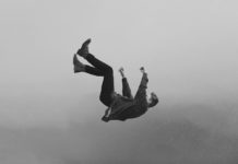 В центре Запорожья мужчина провалился под землю