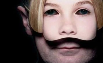 Запорожец приглашал в сауну 14-летнюю школьницу и слал ей интимные фото (Скриншоты)