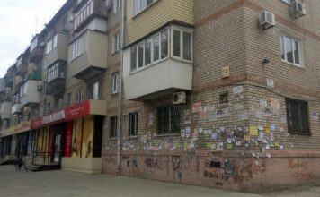 В Космическом микрорайоне пятиэтажку на метр затопило нечистотами