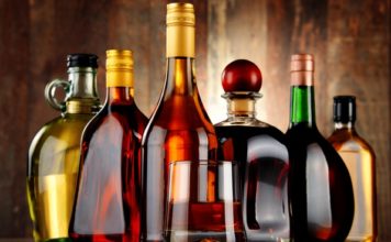 Жители Запорожской области ради спиртного разобрали футбольные ворота (ВИДЕО)