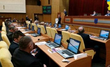 В Запорожье началась внеочередная сессия областного совета