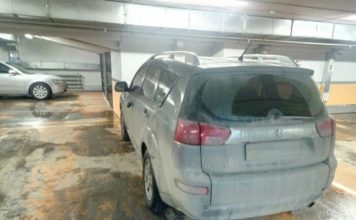 На парковке в крупном запорожском ТРЦ на двери машины обнаружили гранату (ФОТО)