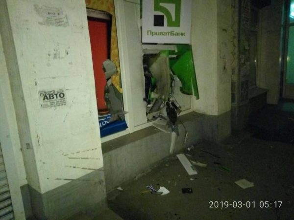Неизвестные подорвали банкомат ПриватБанка
