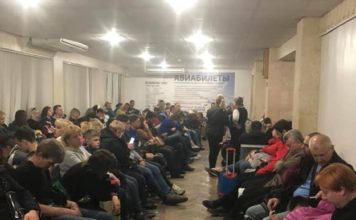 В запорожском аэропорту застряли туристы, ожидающие вылета в Турцию (ФОТО)