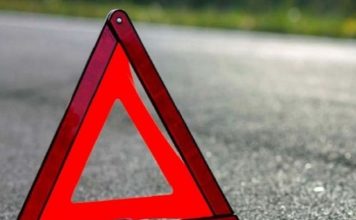 В Запорожье очередное ДТП с пострадавшими: внедорожник въехал в частный двор (ВИДЕО)