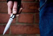 Достал нож и ударил: в Запорожье утром подрезали молодого парня