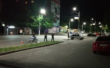 В Запорожской области мотоциклист въехал в велосипедиста на «зебре» (ФОТО)