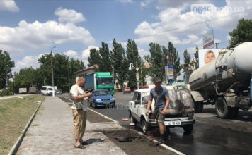 Из-под капота повалил дым: в Запорожской области на ходу загорелось авто (ФОТО-ВИДЕО)