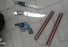 Пьяный ковбой: запорожец угрожал своему соседу огнестрельным оружием (ФОТО)