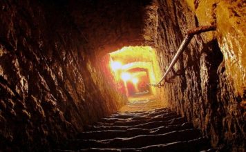 В Мелитополе диггеры проникли в «живой» бункер (ВИДЕО)