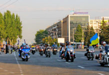 Брутальные байкеры с флагами: Запорожье посетили участники всеукраинского Мотопробега единства (ФОТО)