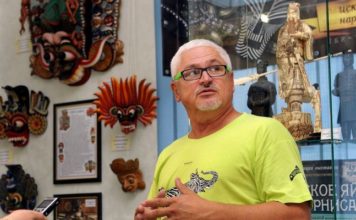 В Запорожском художественном музее открылась выставка уникальных масок и «чудес» природы (ФОТО)