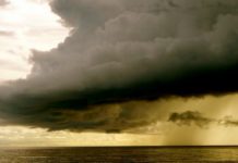 Ситуация усложняется: запорожские спасатели предупреждают о возможном урагане