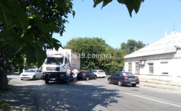 Грузовик vs легковушка: в Запорожской области на перекрестке произошло ДТП