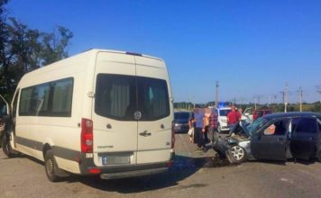 В Запорожской области микроавтобус врезался в легковушку: есть погибшие (ФОТО)