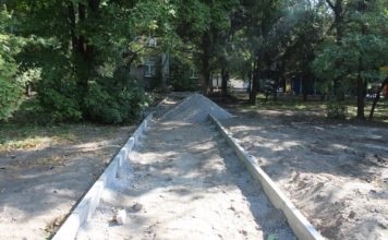 В центре Запорожья обустраивают оригинальную «зеленую» зону для отдыха (ФОТО)