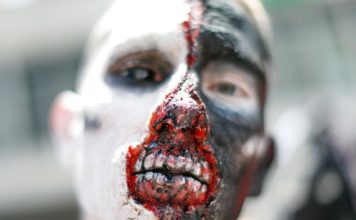 В Запорожской области прохожих испугала девушка-зомби (ВИДЕО)