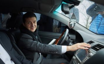 Президент за рулем автомобиля проверил отремонтированную трассу Запорожье — Мариуполь (ФОТО-ВИДЕО)