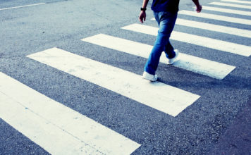 В Запорожье на центральном проспекте сбили долгожителя