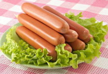 Запорожанка обнаружила в сосисках проволоку (ФОТО)