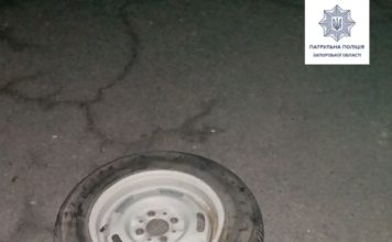 Нёс в руках колесо: запорожец ночью вскрыл чужой автомобиль (ФОТО)