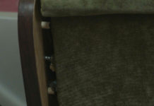 Жительница Энергодара сдала мебель в ремонт и ужаснулась результату (ВИДЕО)